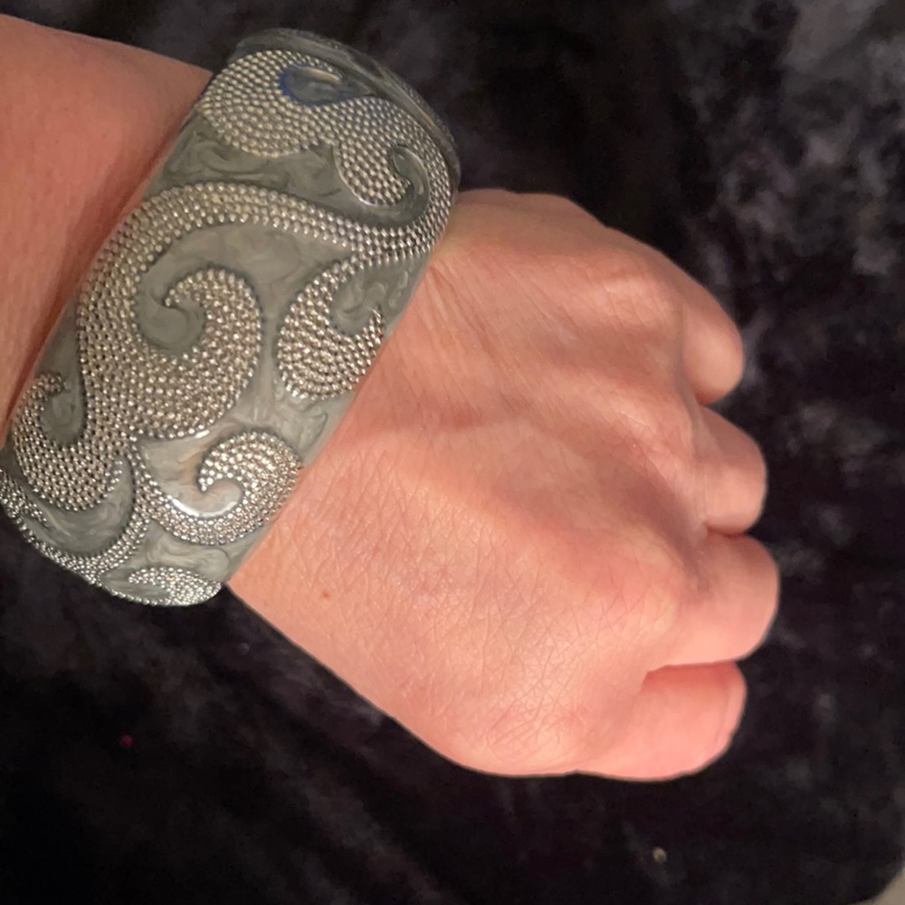 BL/Jewelry 01.   SILVER BRACELET